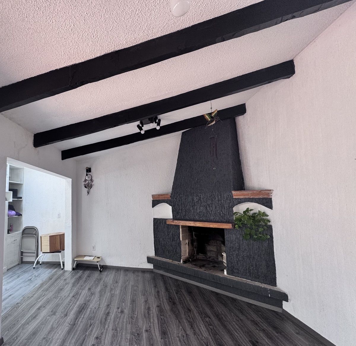 3 of 10: hermosa chimenea