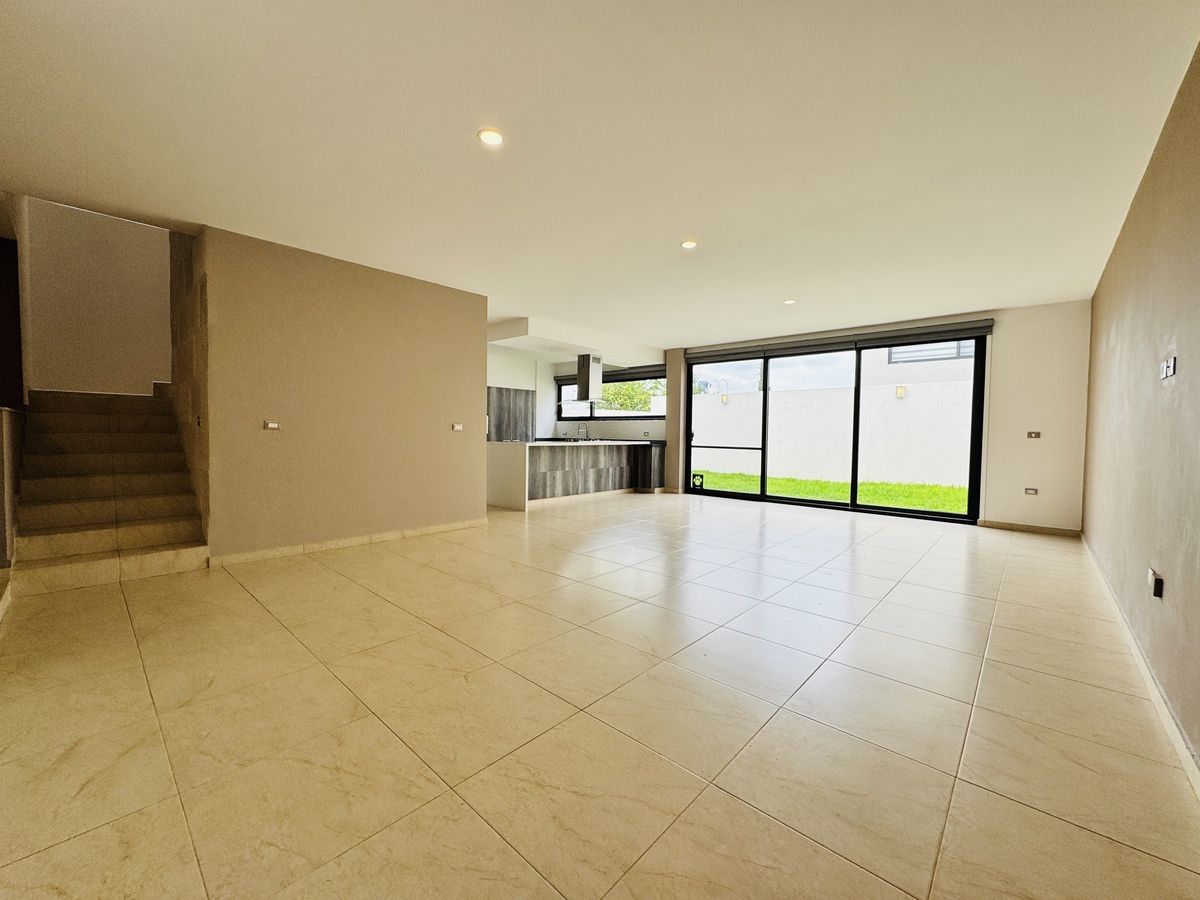 7 de 37: Sala , comedor