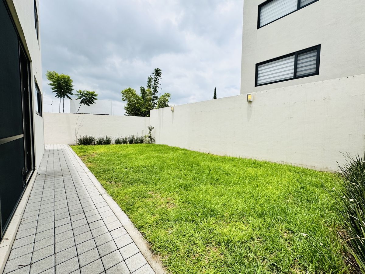17 de 37: Jardin