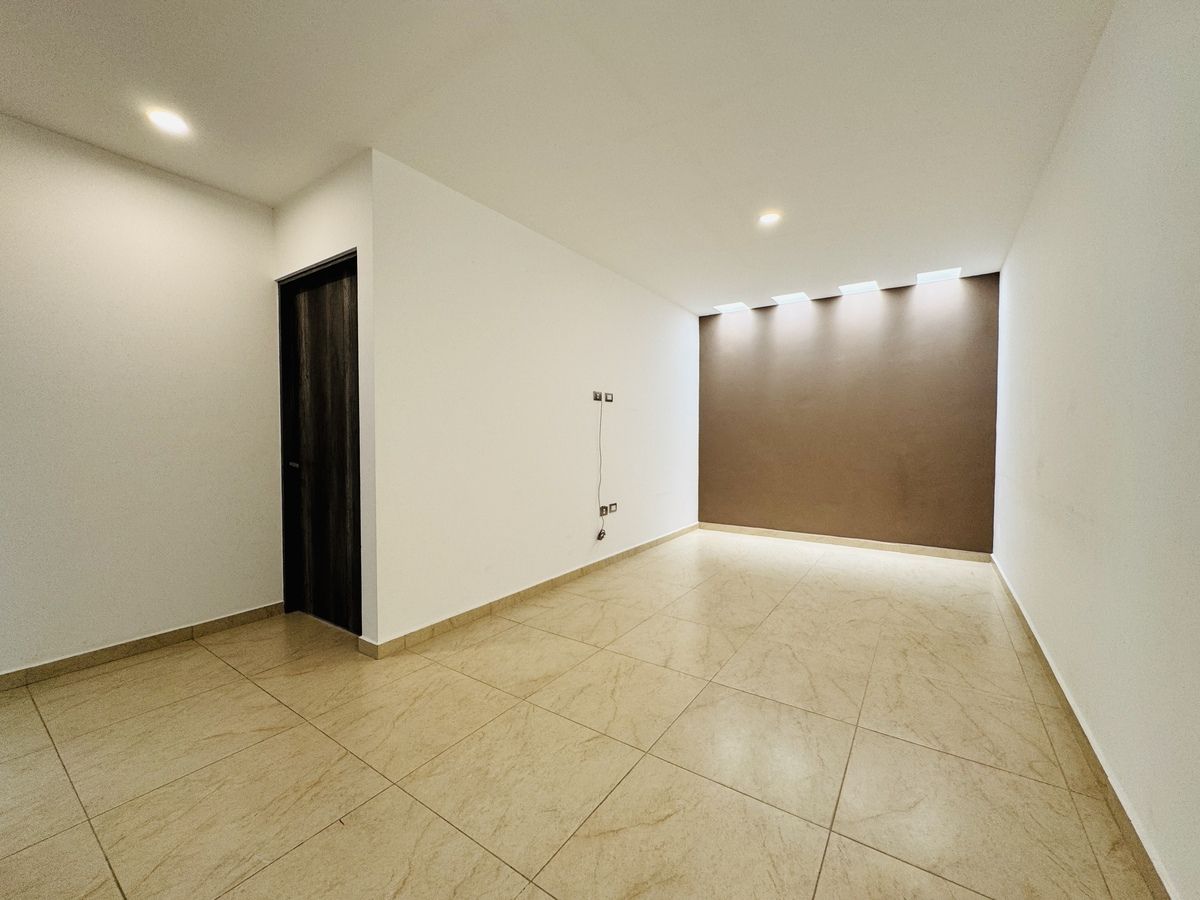 24 de 37: Falo y room