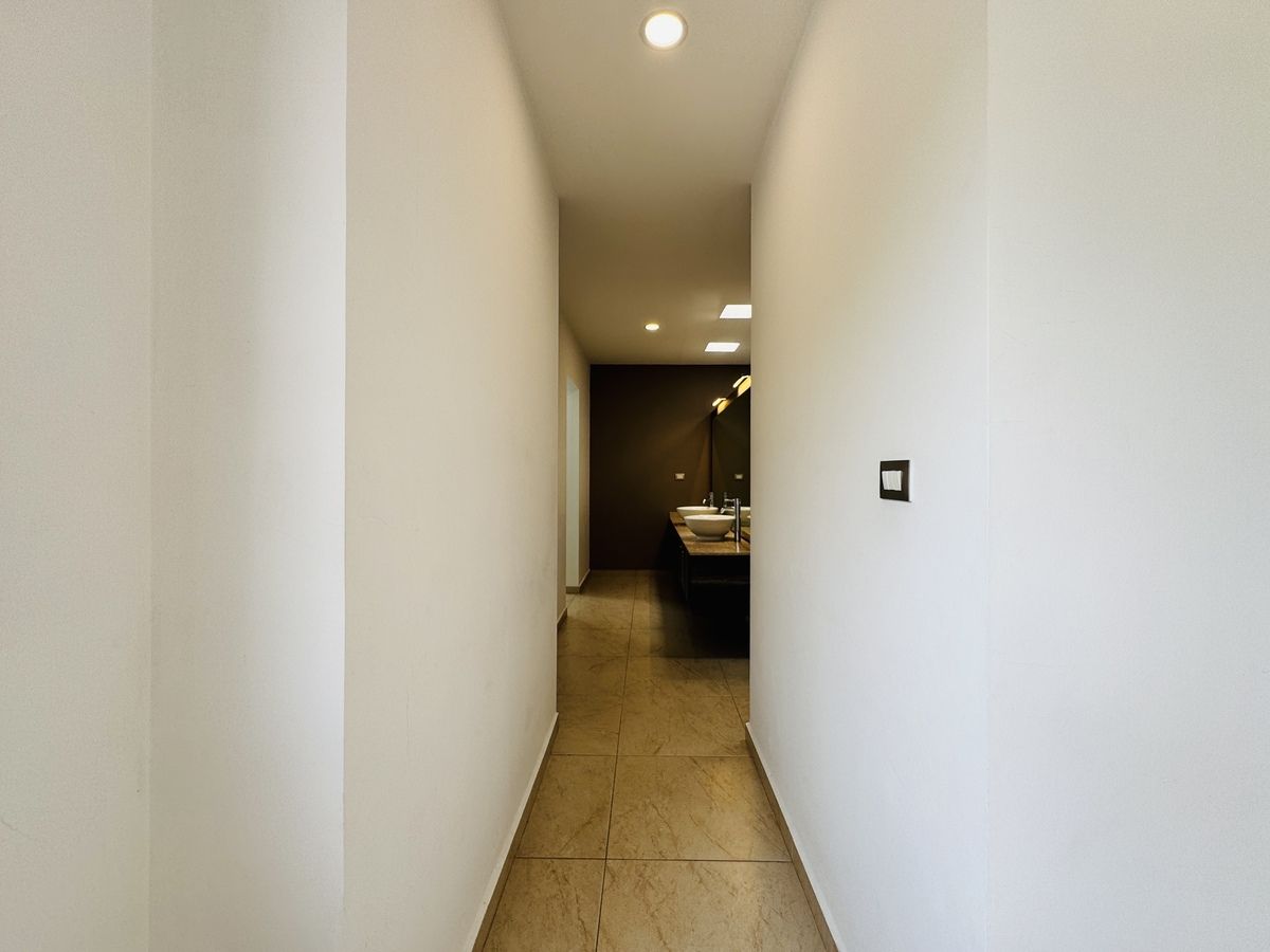 28 de 37: Hacia walk ing closet