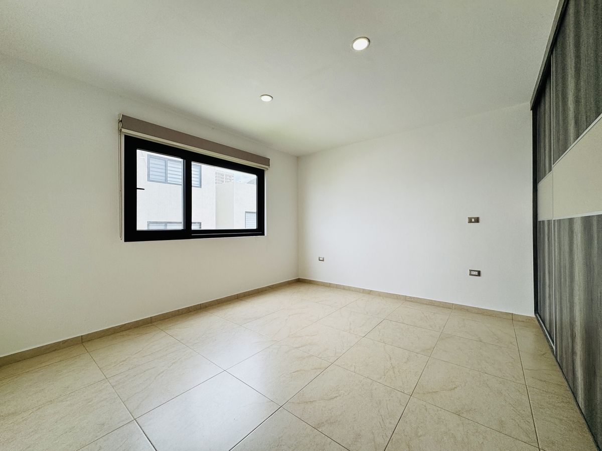 34 de 37: Suite A, con closet