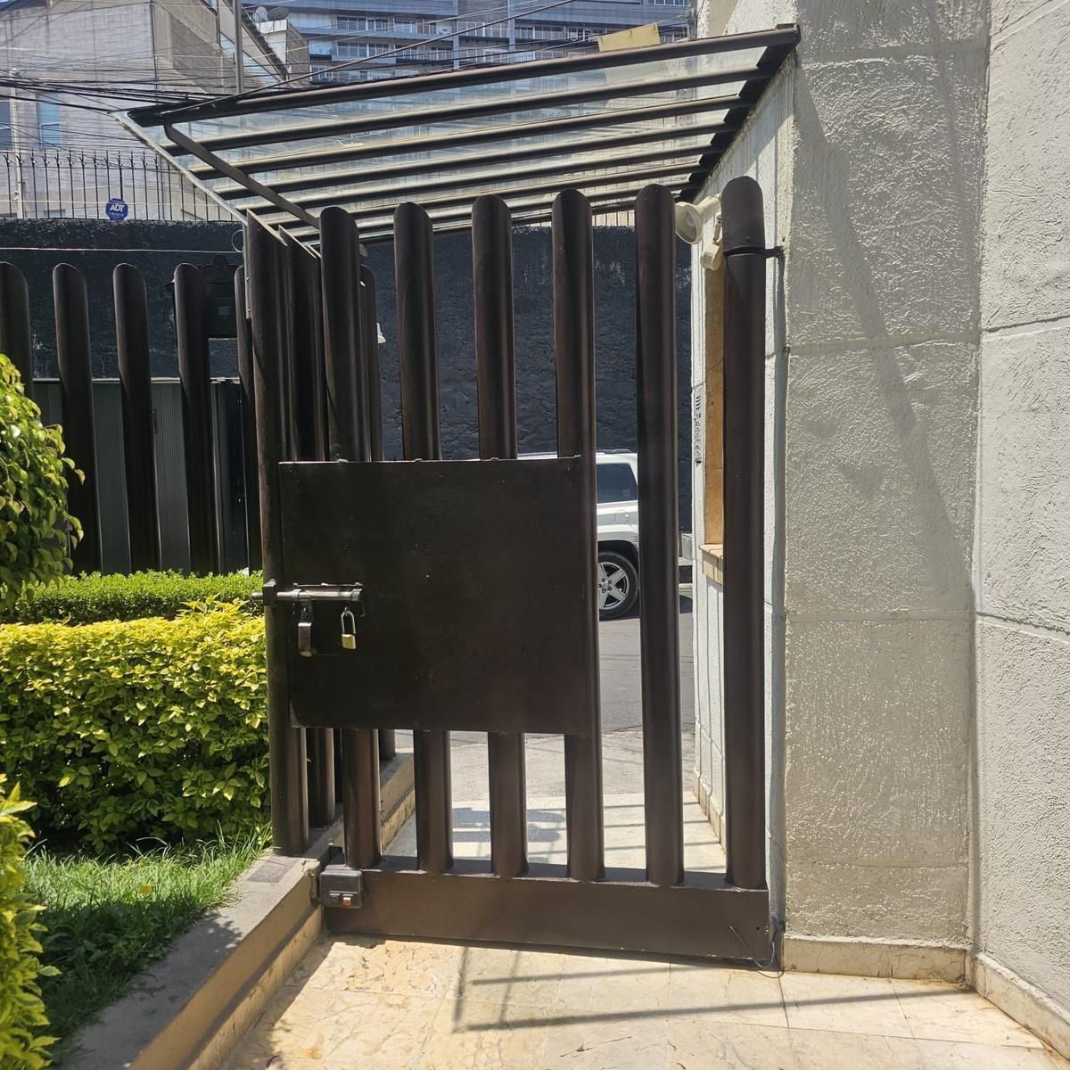 4 de 30: Entrada peatonal