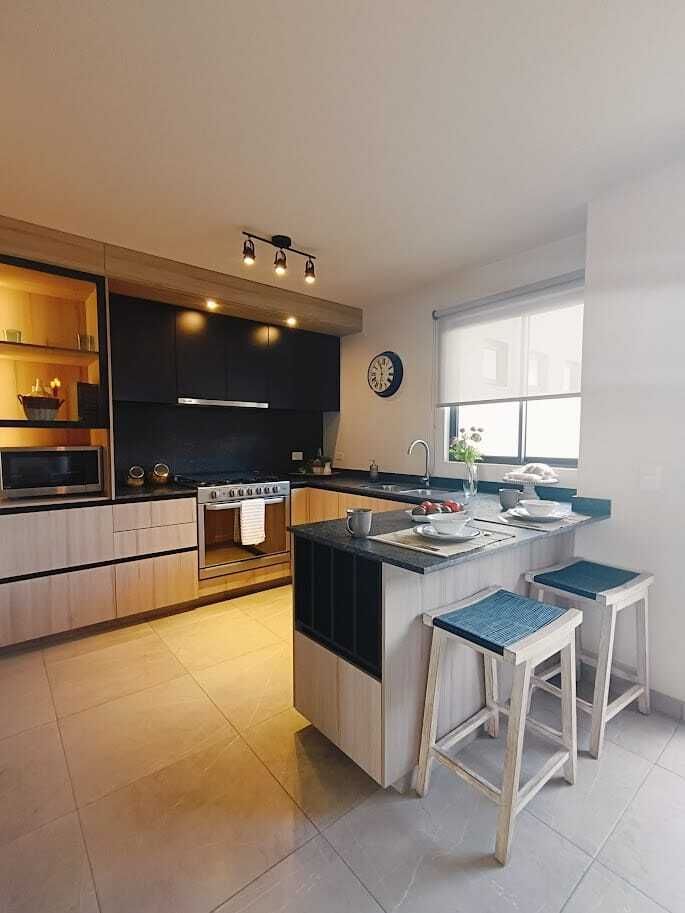 1 of 10: Cocina con barra desayunador