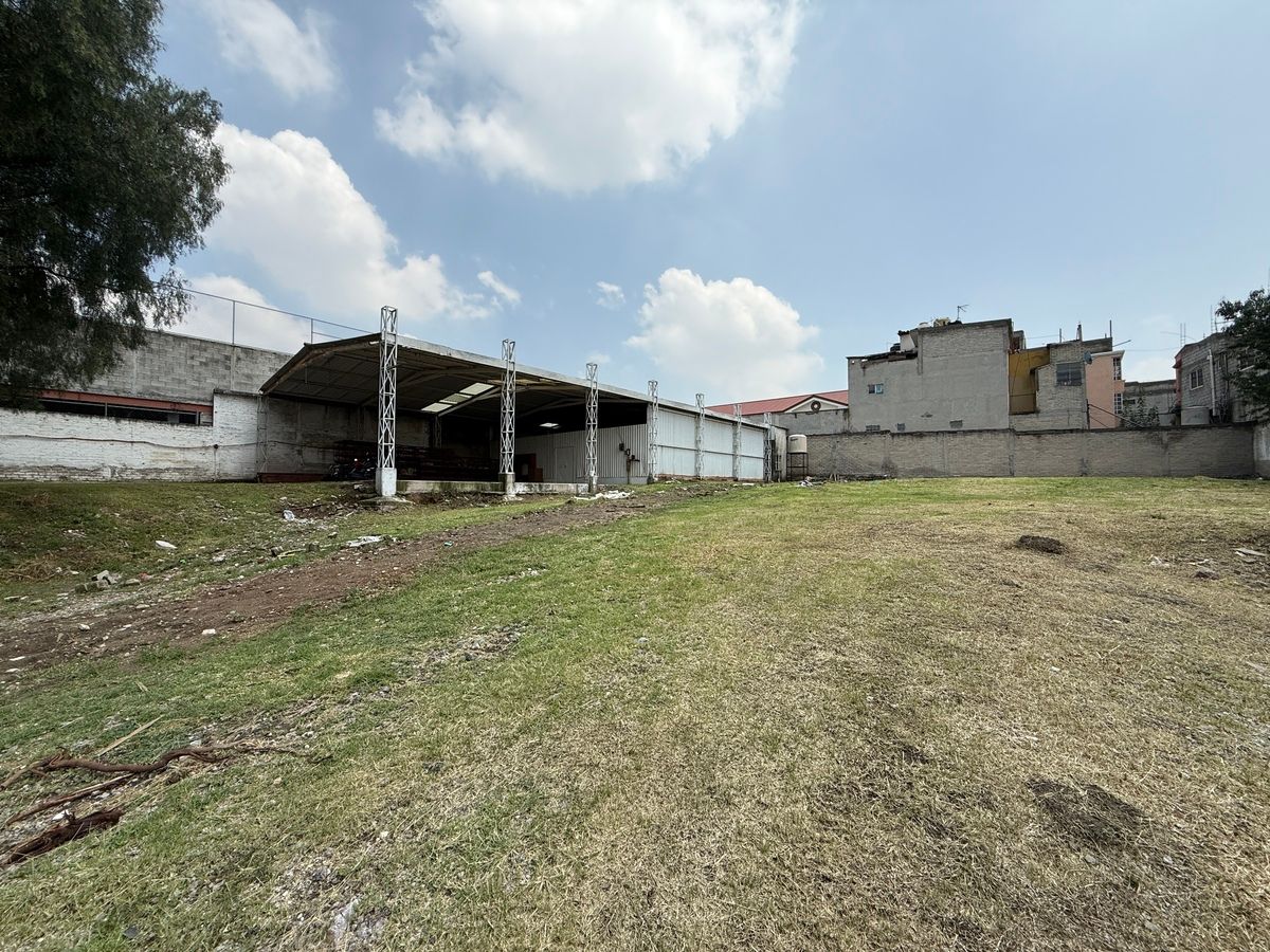 Terreno comercial con  Bodega y oficinas con ubicacion estrategica  en Atizapan
