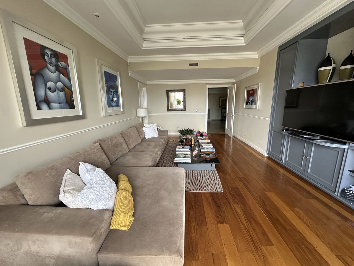 2 de 28: FAMILY ROOM