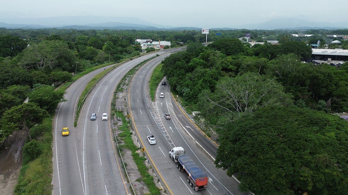Terreno sobre la Autopista