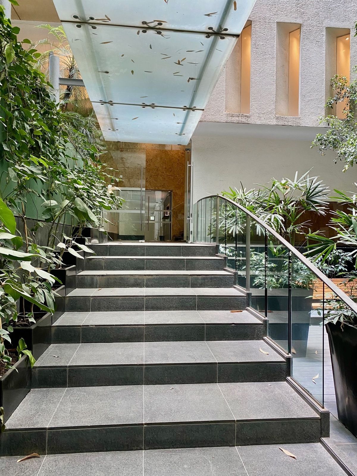 38 de 48: ACCESO A LA TERRAZA DEL CONDOMINIO