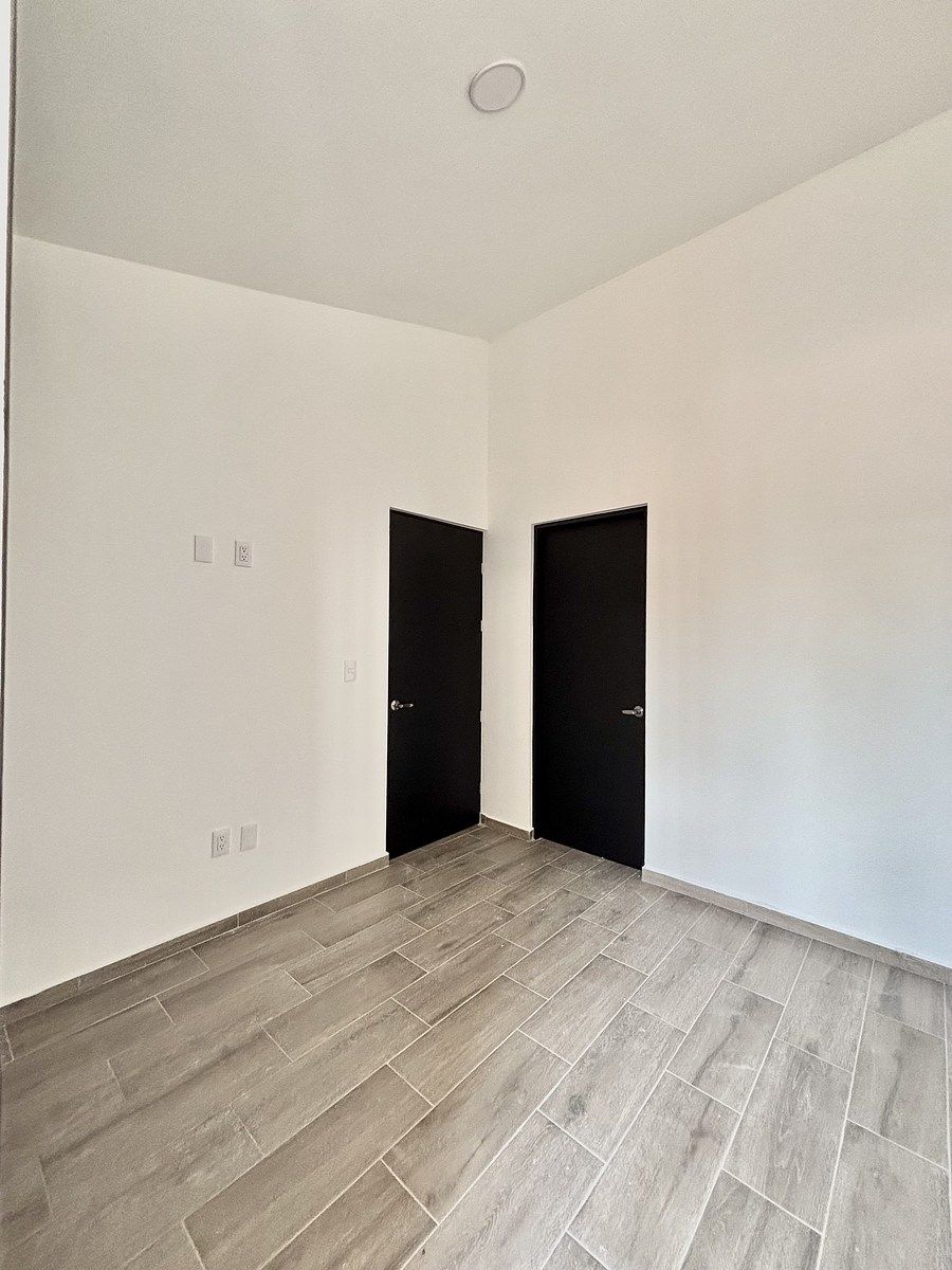 5 de 30: Recámara Ppal con baño completo y clóset