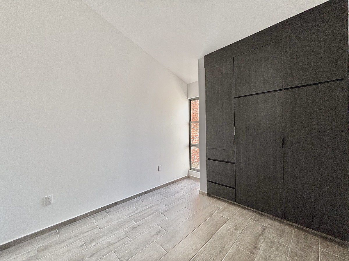 4 de 30: Recámara principal con clóset y baño completo .