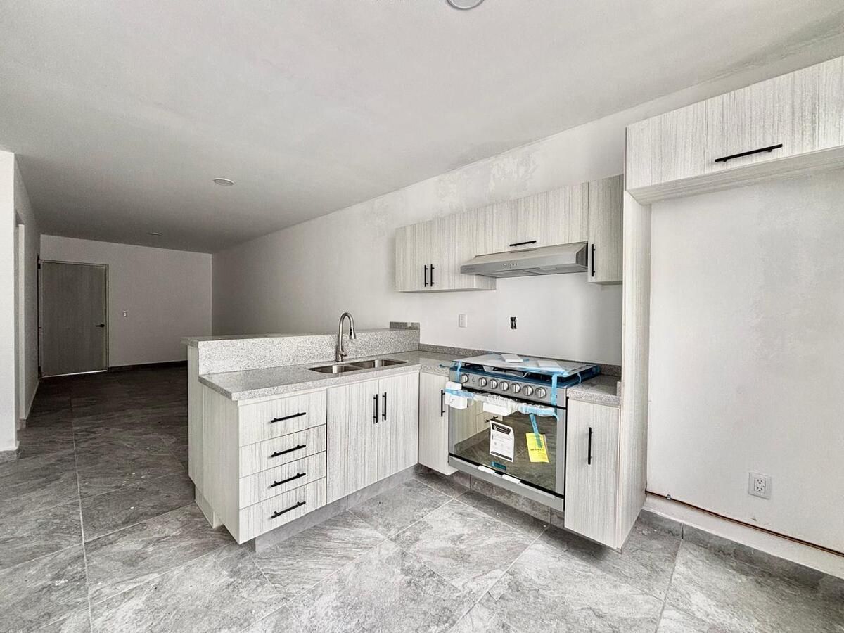 8 de 30: Mismo modelo  en Cocina color gris claro  en granito