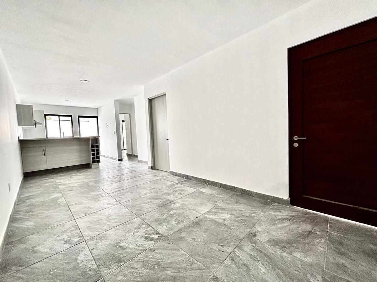 10 de 30: Espacios abiertos en sala y comedor .