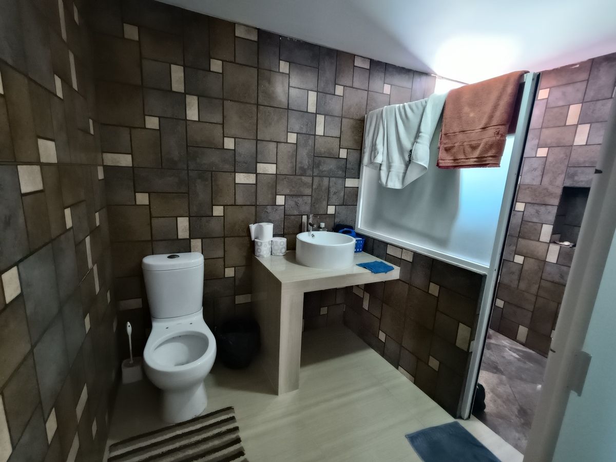 5 of 27: Baño principal