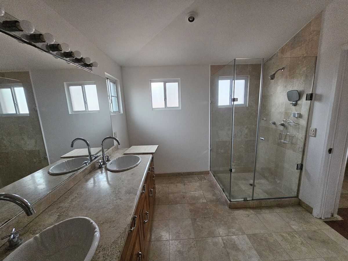 19 of 24: baño principal