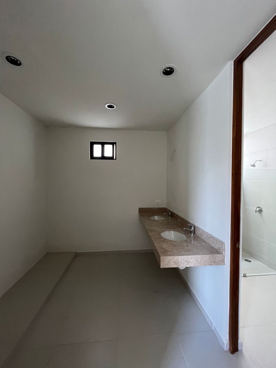 9 de 33: Closet Vestidor, Planta Baja