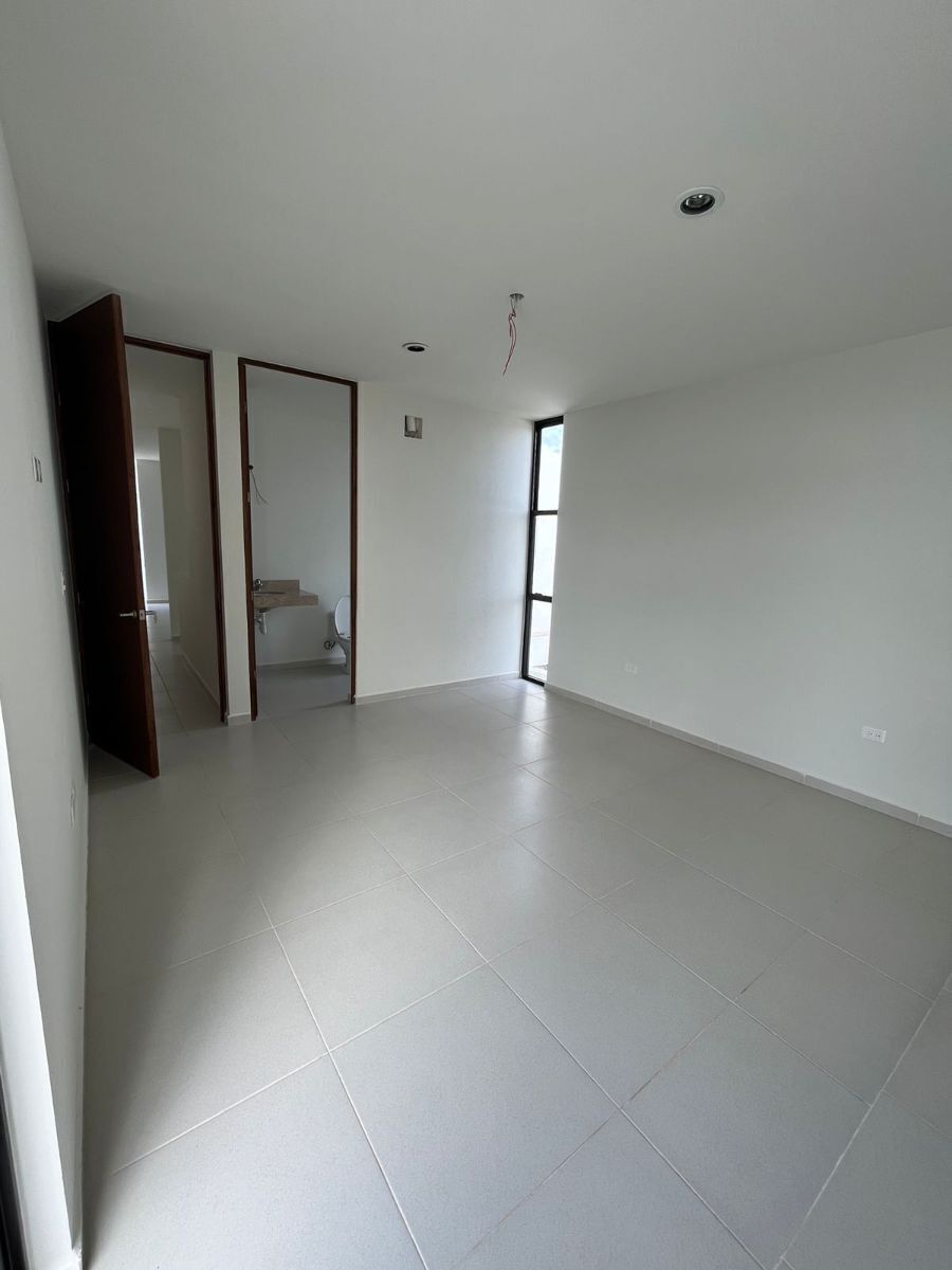 18 de 33: Tercera Habitación y Baño