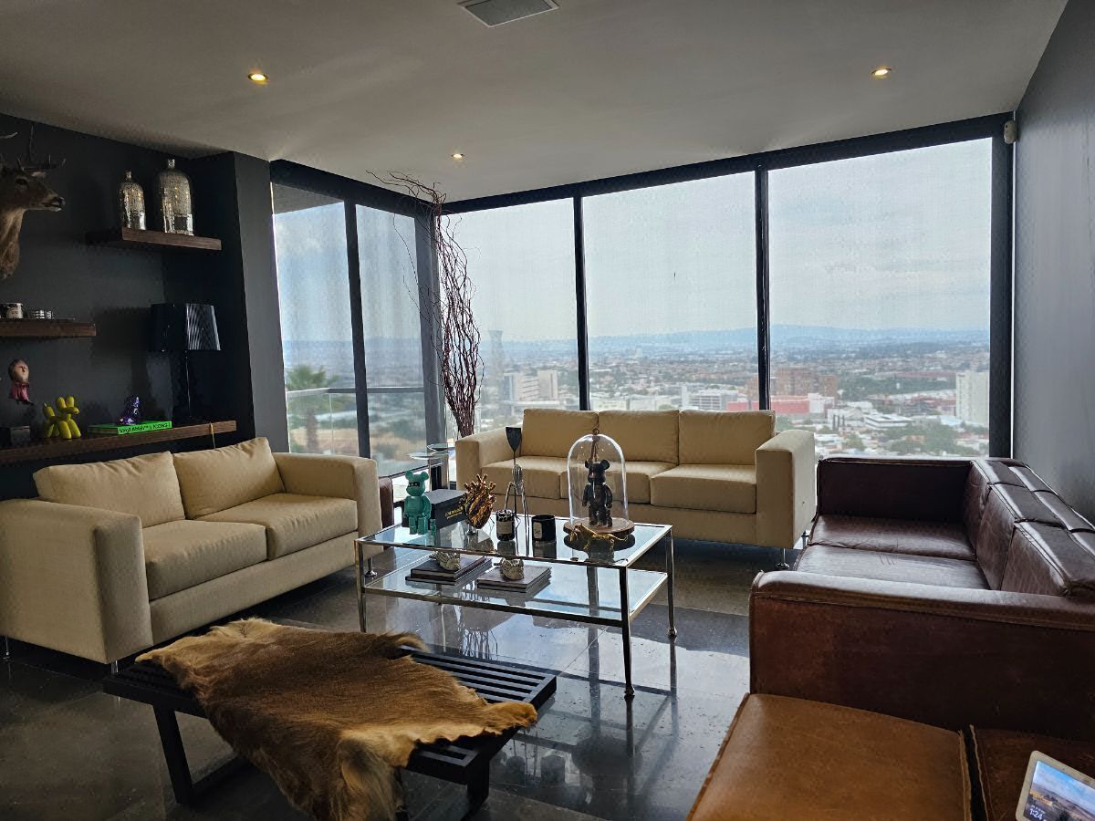 Casa en venta con alberca y vistas espectaculares en privada en Queretaro