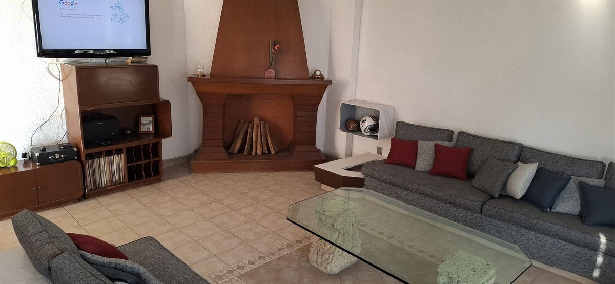 2 of 15: chimenea