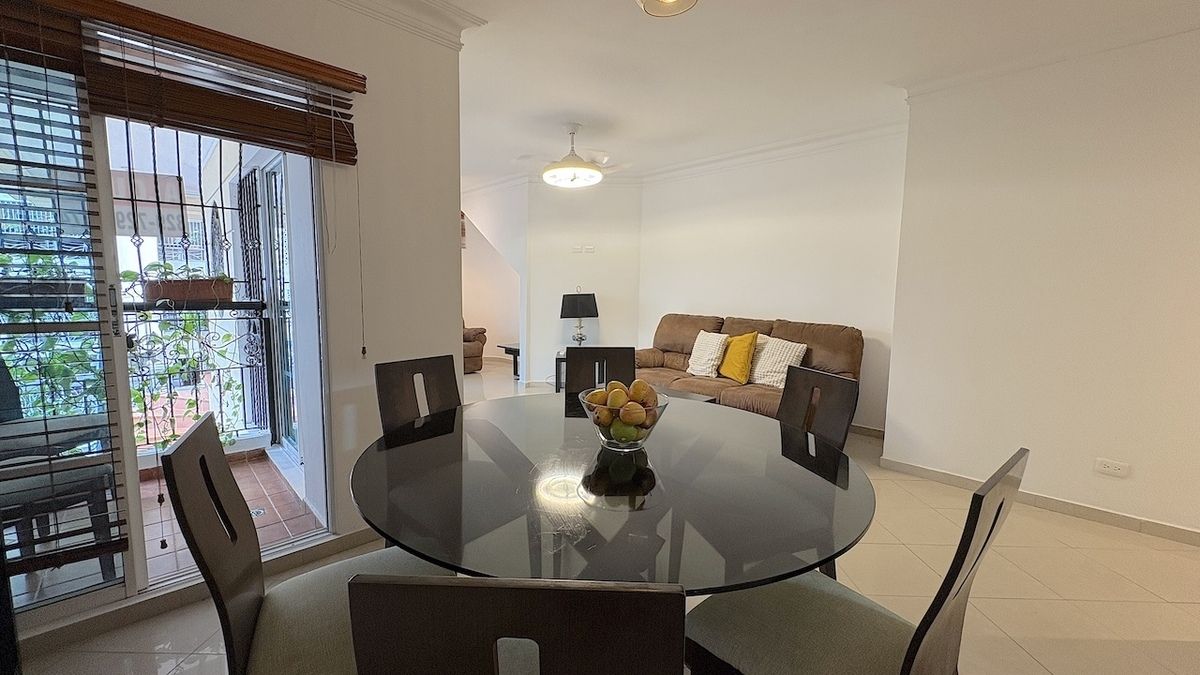 4 de 20: Area de comedor y vista balcon