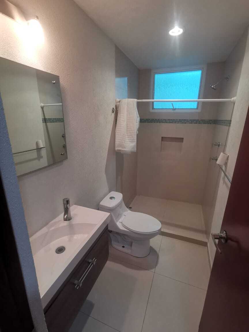 14 of 17: Baño Principal