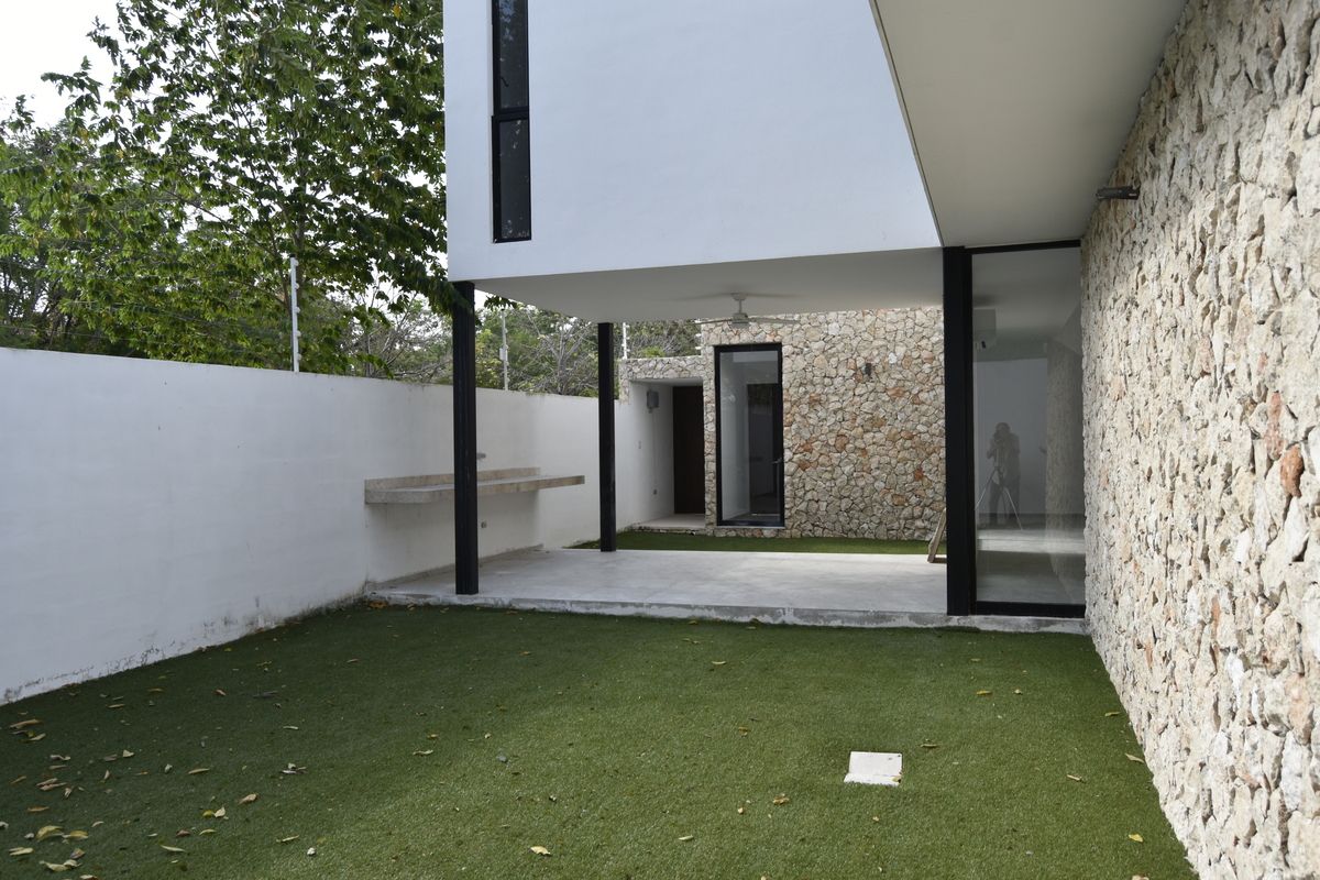 13 de 15: Jardín y Terraza
