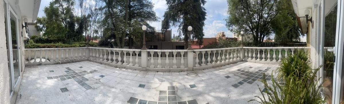 4 of 22: Terraza