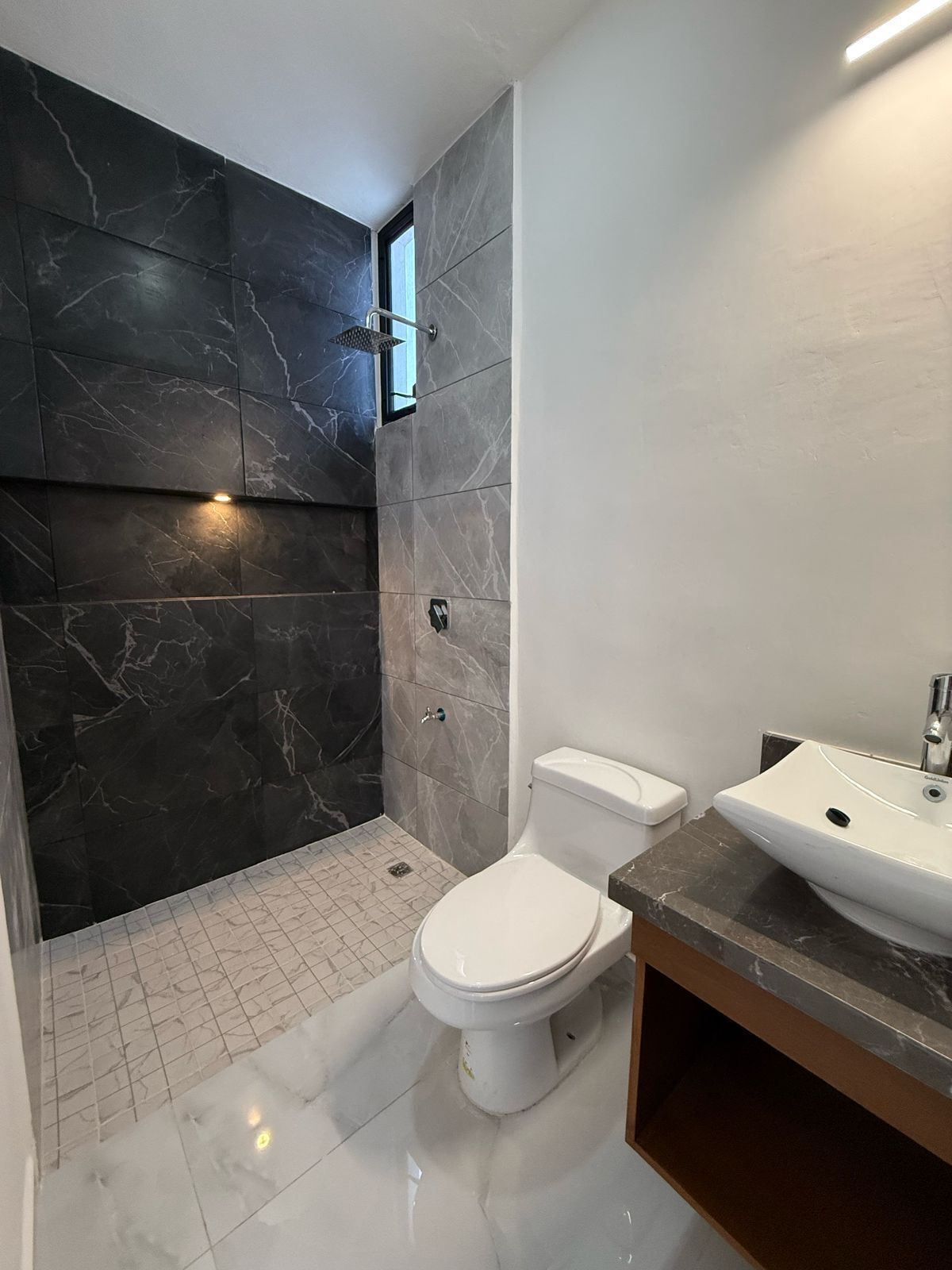8 de 18: Baño Habitación Planta Baja