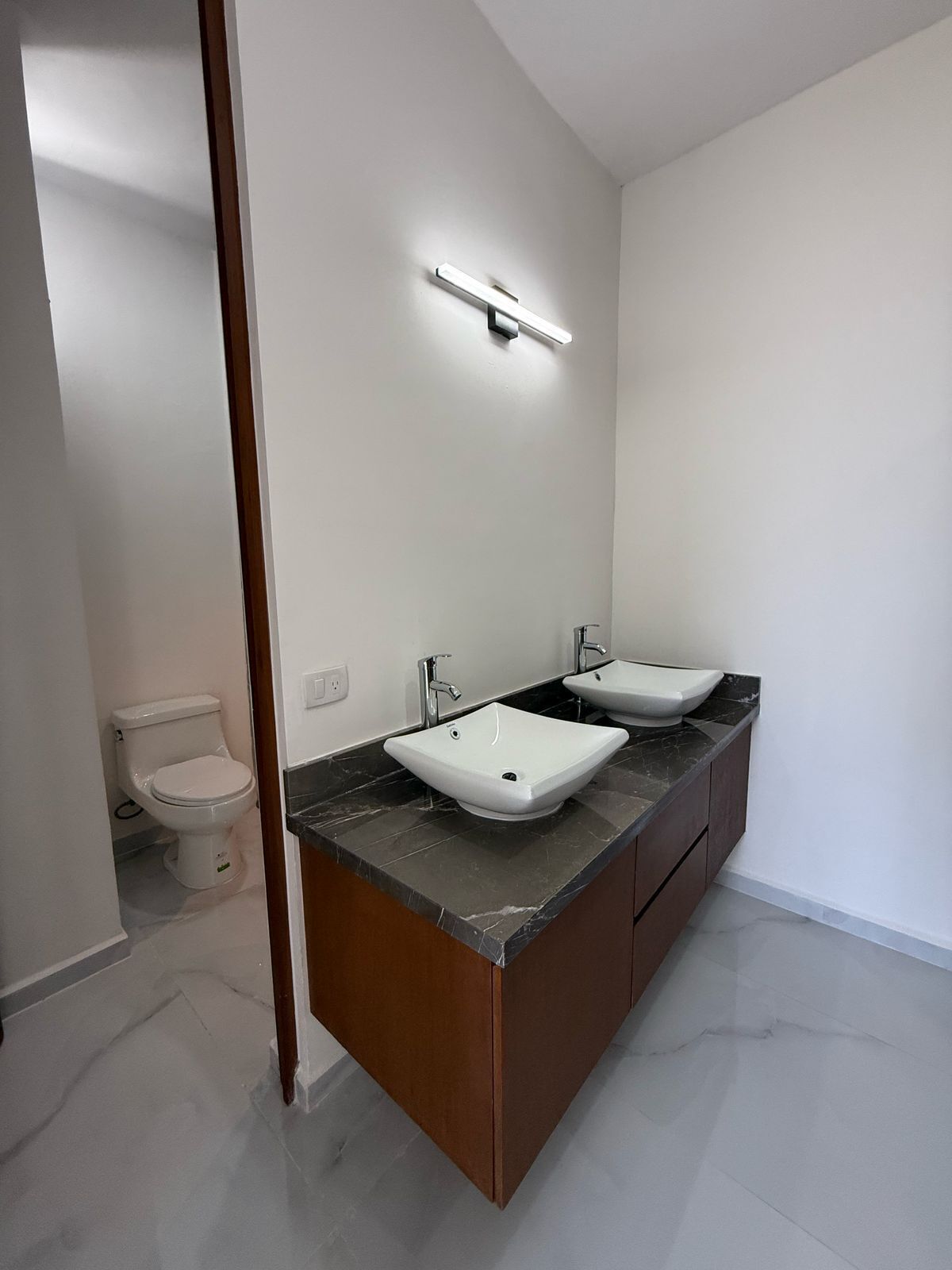 12 de 18: Baño Habitación Principal