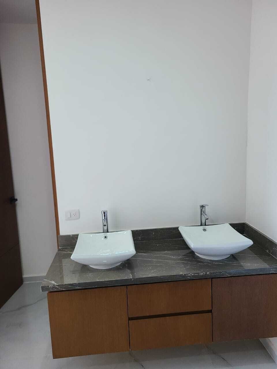 14 de 18: Baño Tercera Habitación