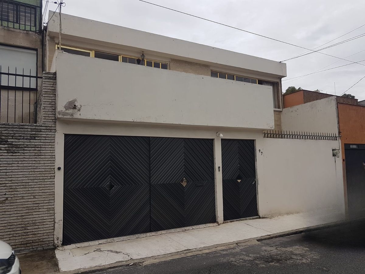 2 of 34: Fachada