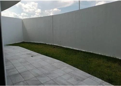 Amplia terraza y Jardín