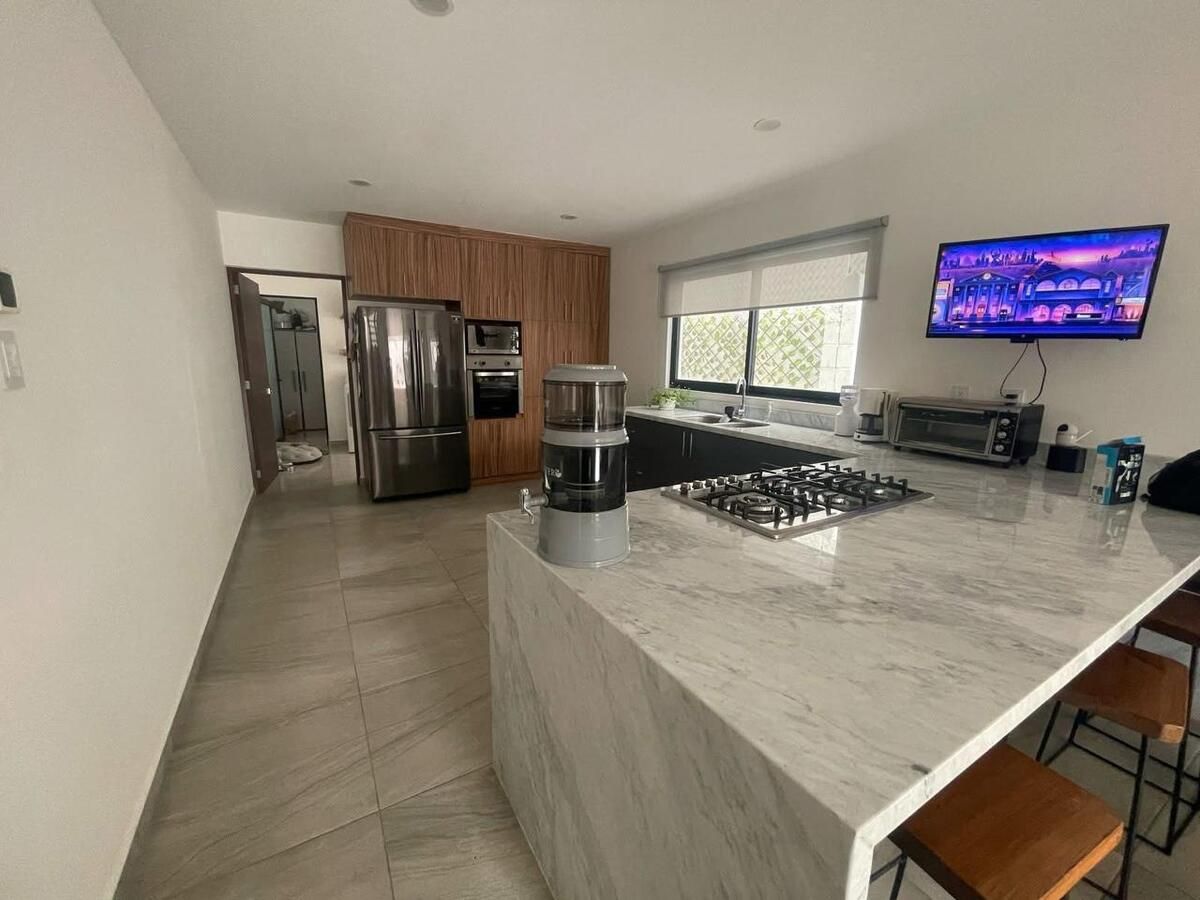 4 de 9: Cocina equipada