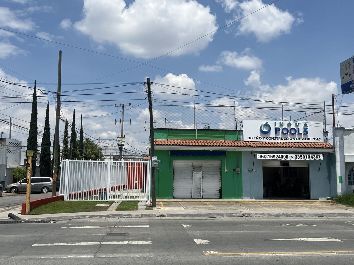 2 of 25: Fachada Ppal y Locales Comerciales