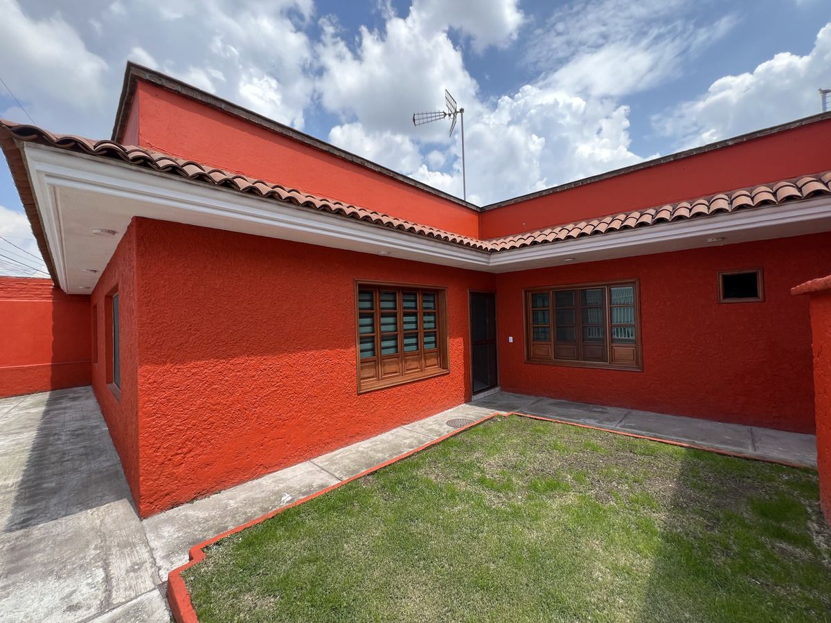 6 of 25: Jardin Interior