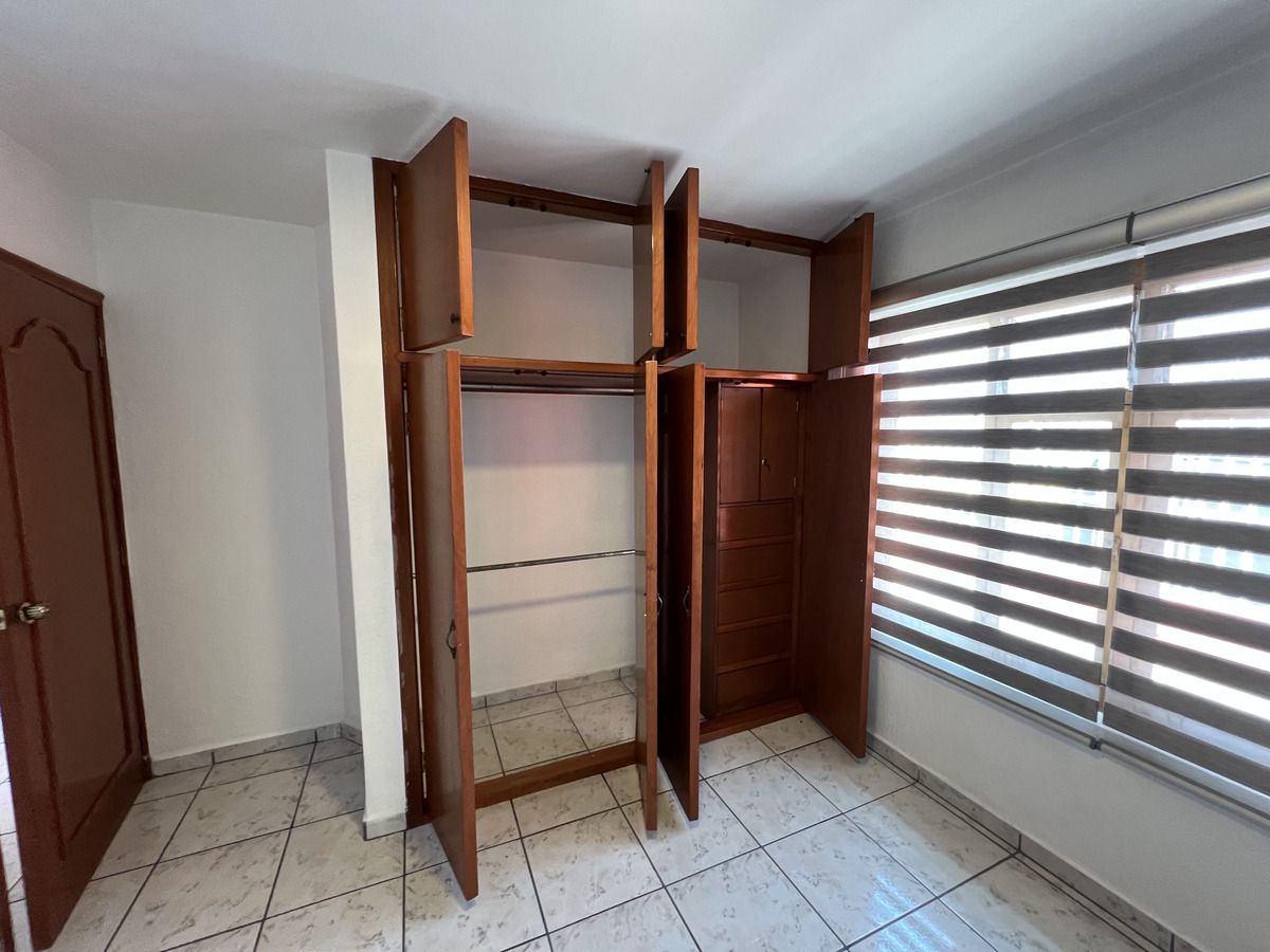 19 of 25: Recamara Secundaria 1