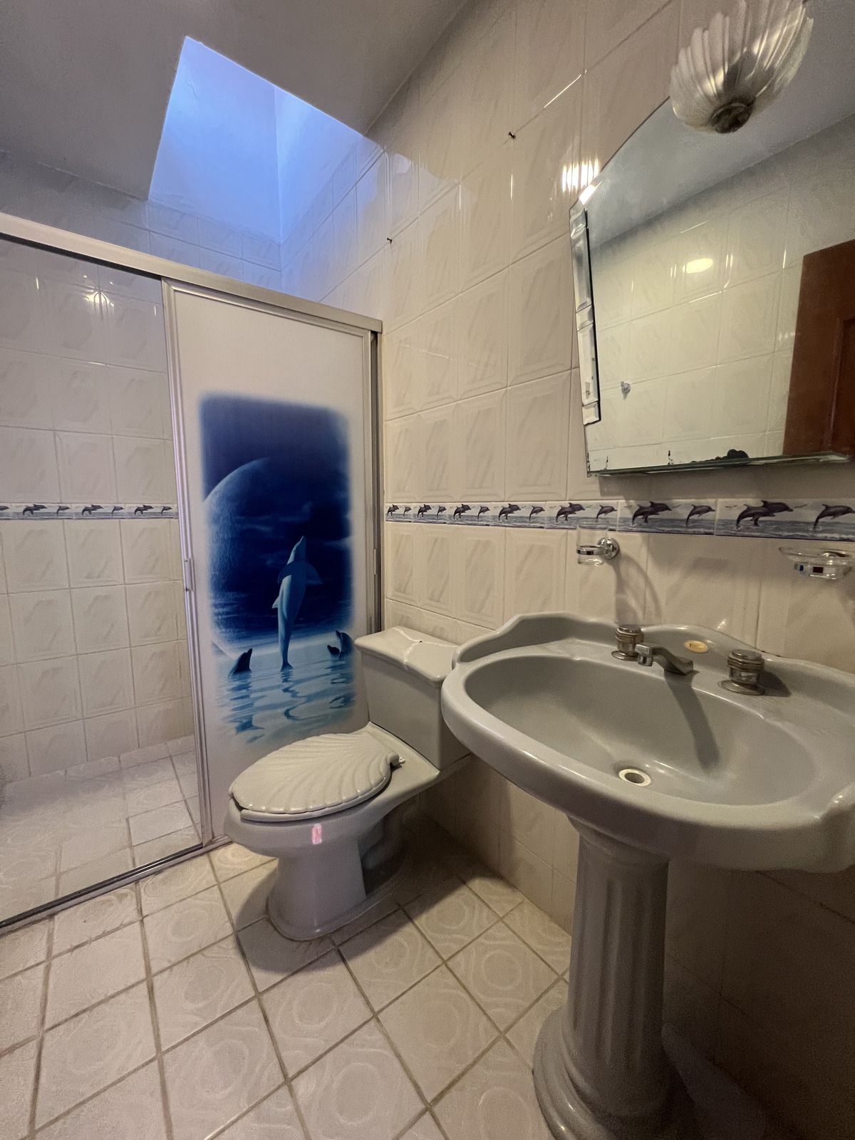 22 of 25: Baño Compartido Completo