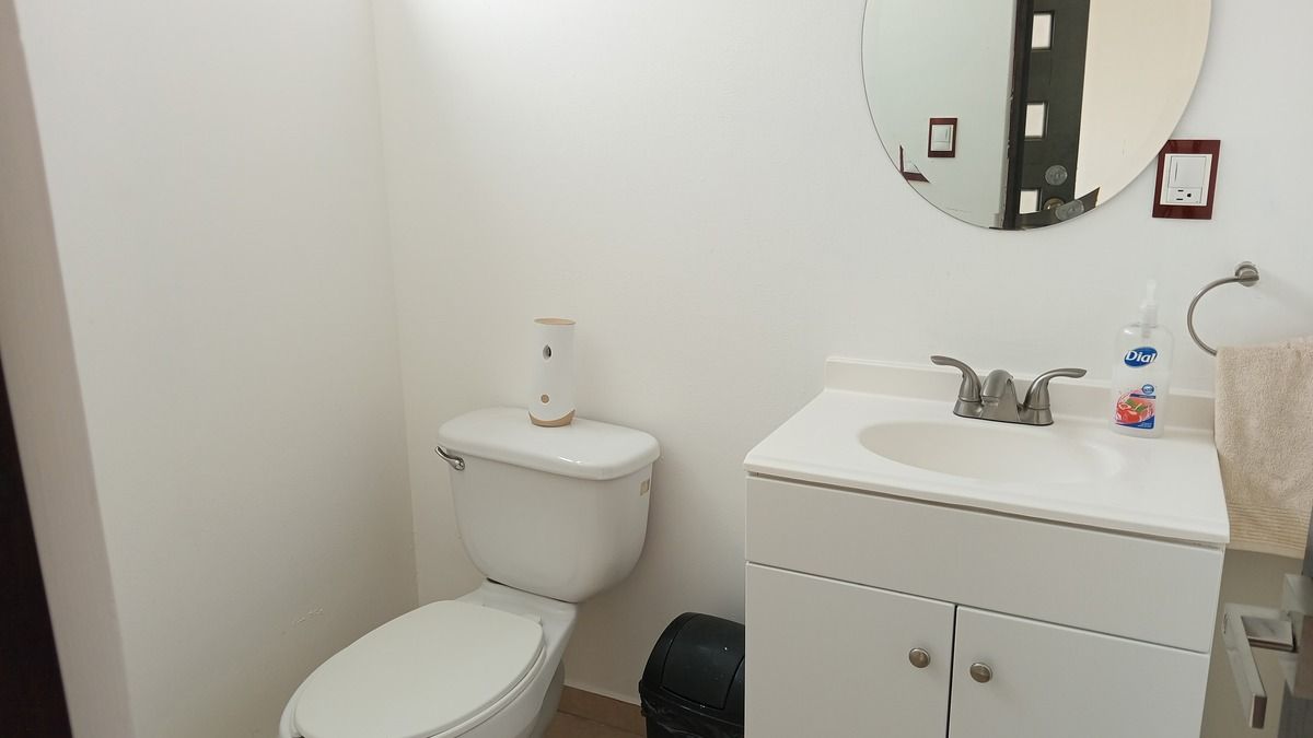 4 de 25: BAÑO VISITAS