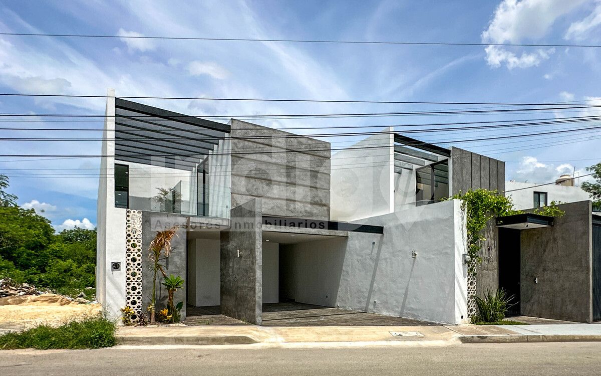 2 of 47: Fachada Frontal