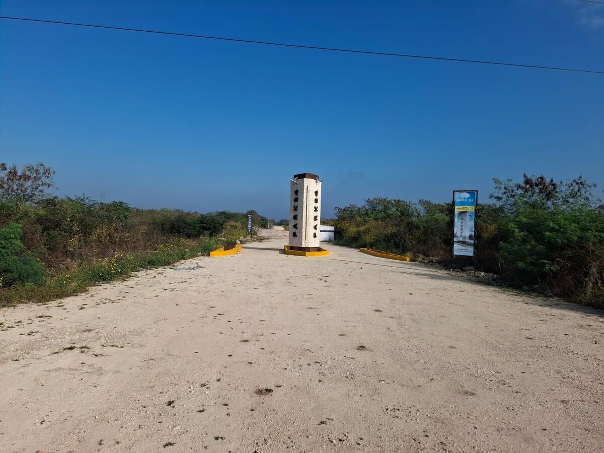 4 of 11: ACCESO DESDE CARRETERA