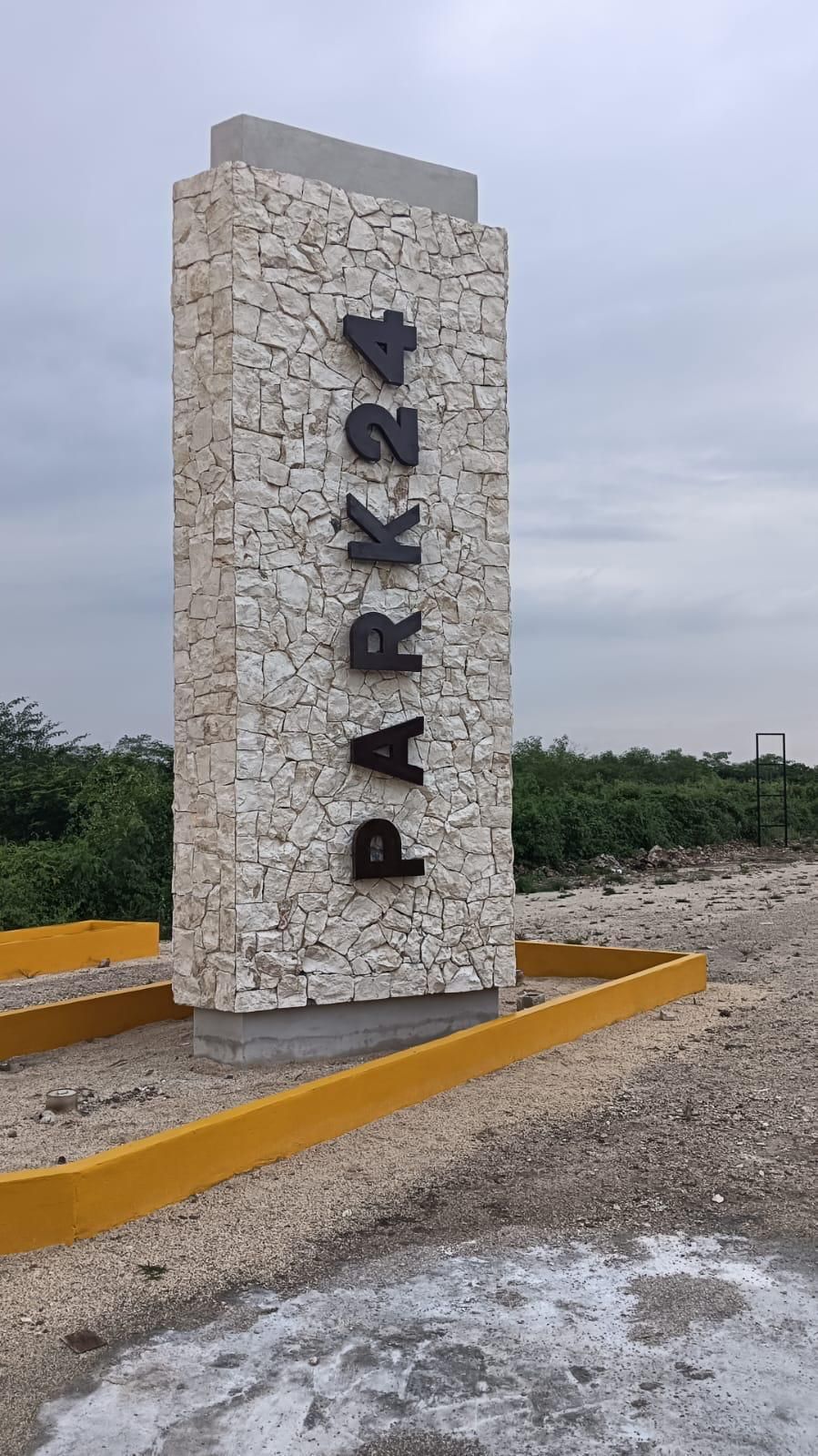 1 of 11: TOTEM DE ACCESO