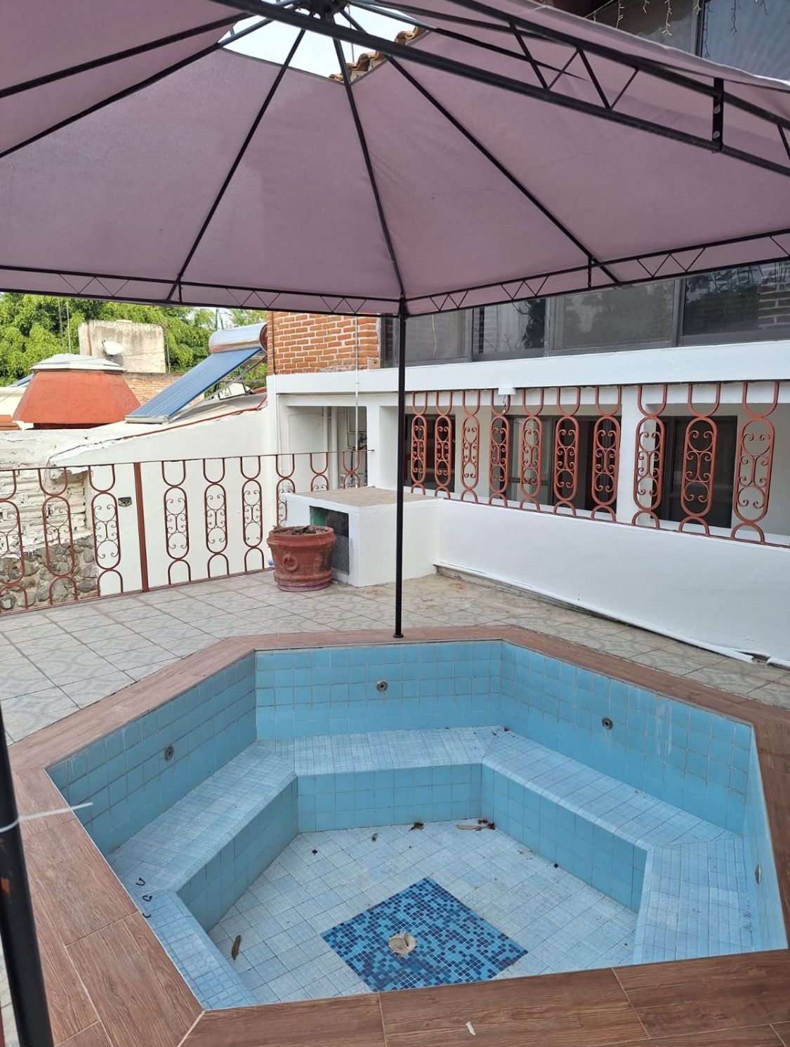 4 of 17: Jacuzzi