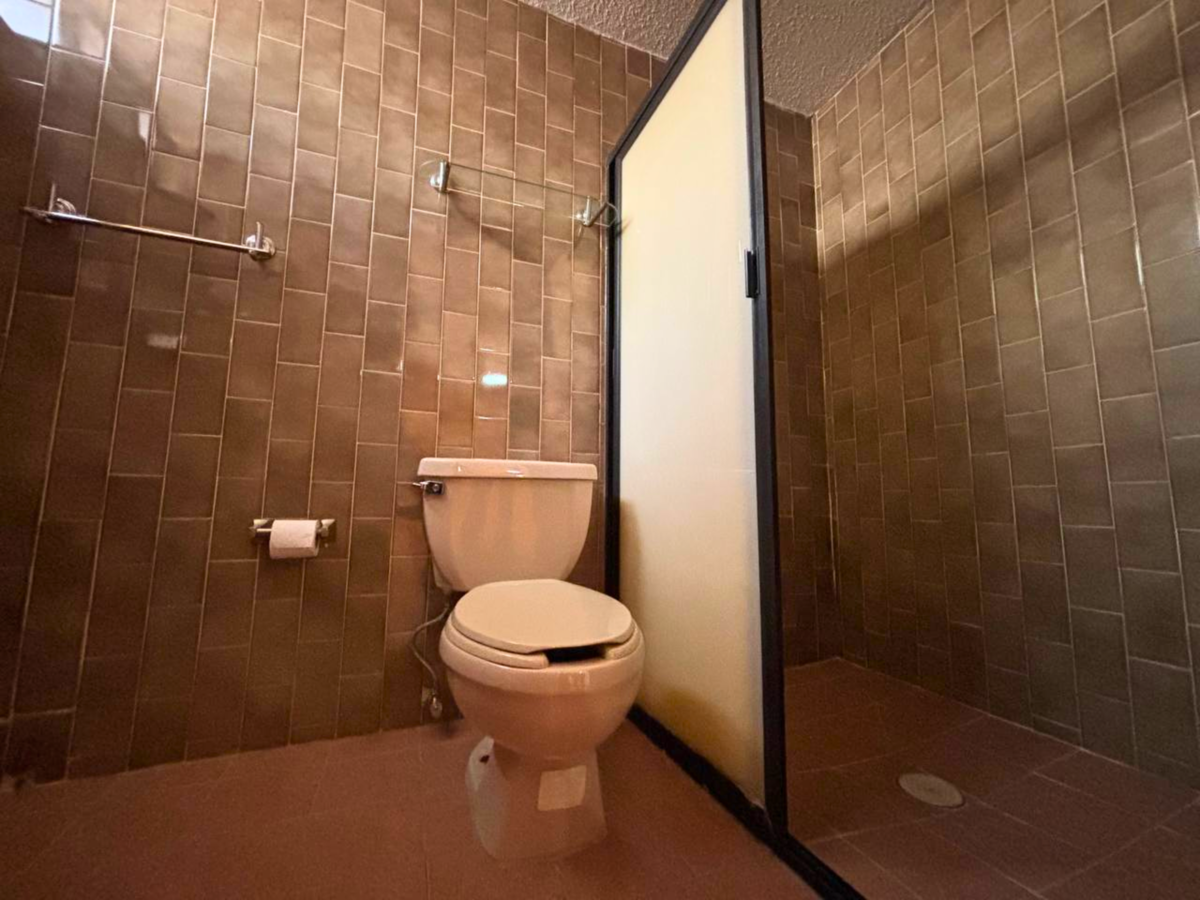 32 de 43: HABITACIÓN 1 BAÑO