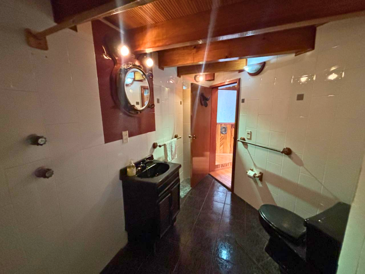 27 de 43: MEDIO BAÑO SALÓN / ÁTICO