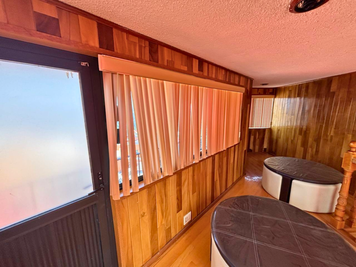 28 de 30: SALÓN / ÁTICO