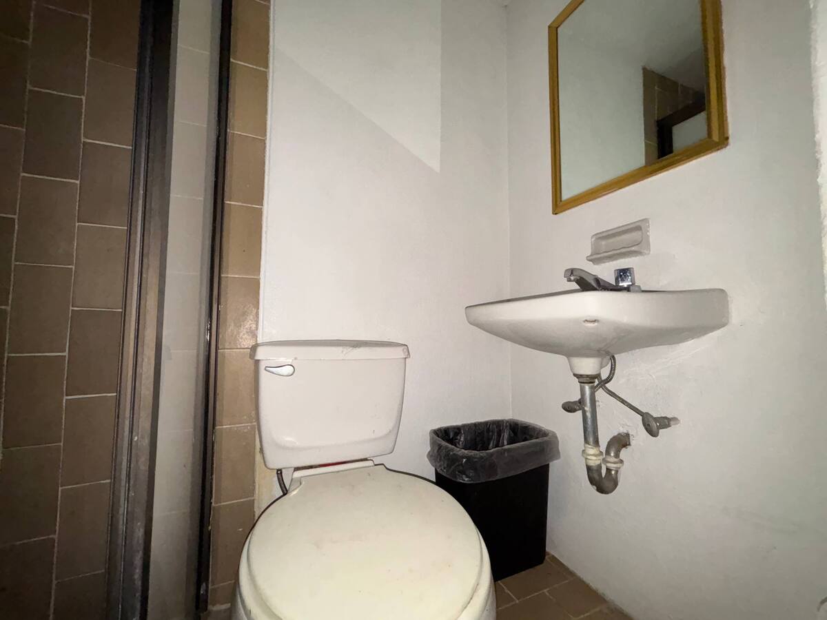 41 de 43: BAÑO CUARTO DE SERVICIO
