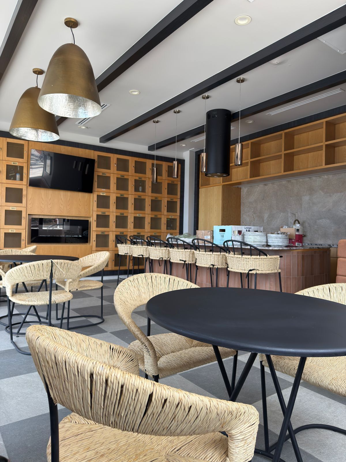 4 de 18: Cocina y Lockers