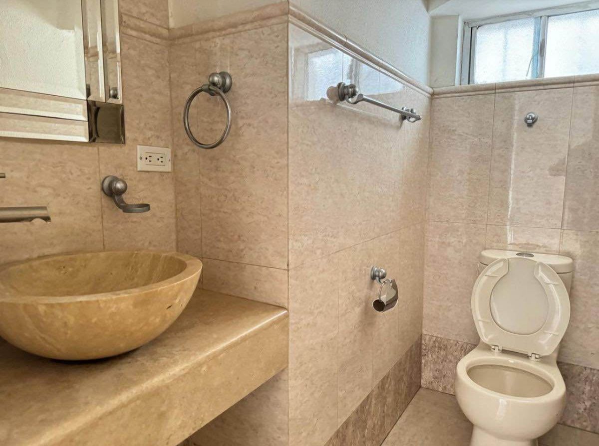 13 de 32: Baño planta baja
