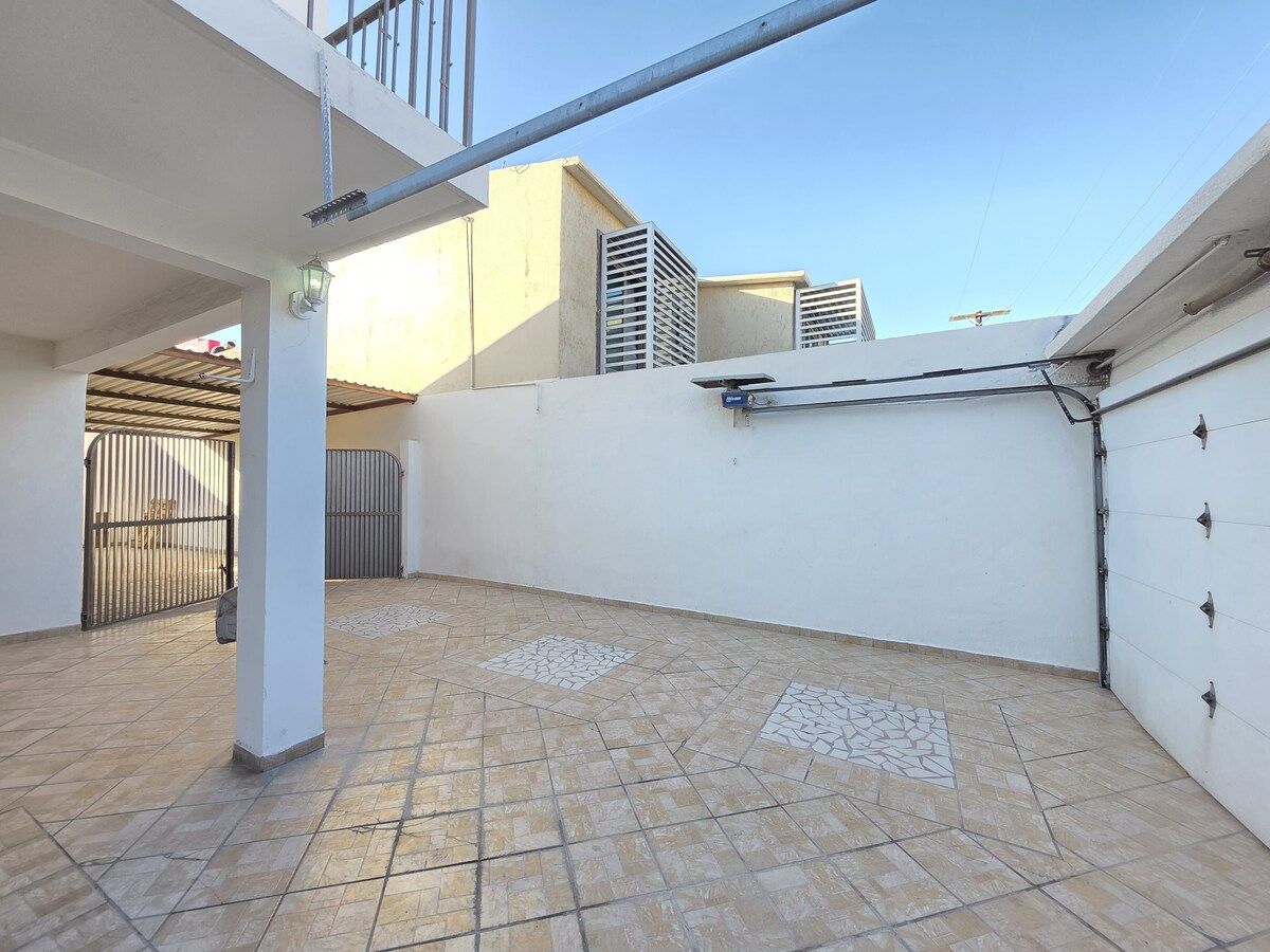 21 de 32: Patio frontal
