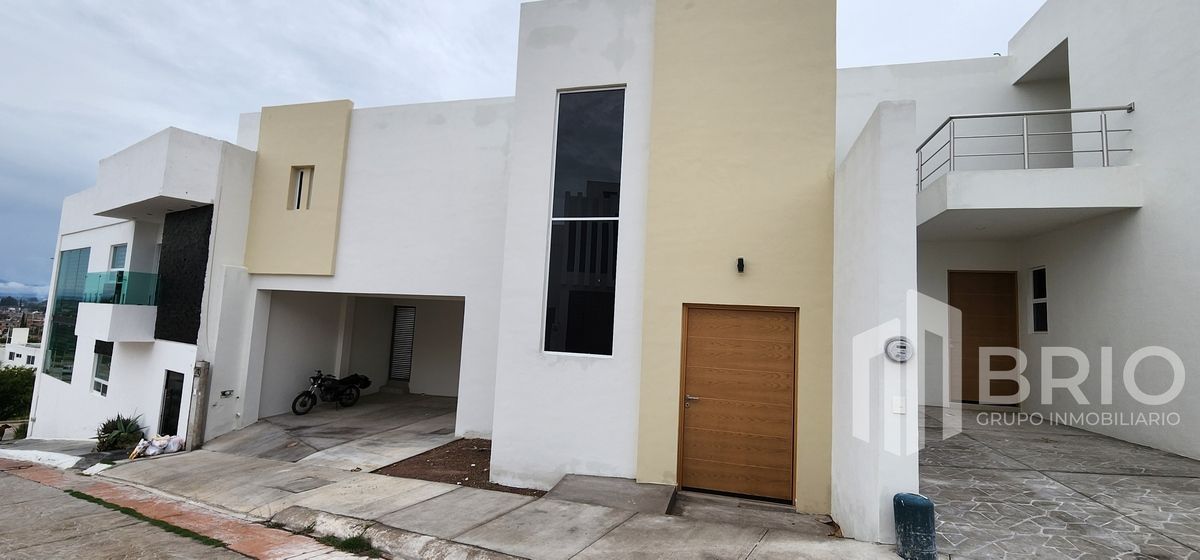 1 de 22: Fachada