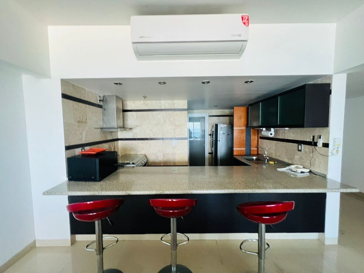 4 of 11: cocina equipada